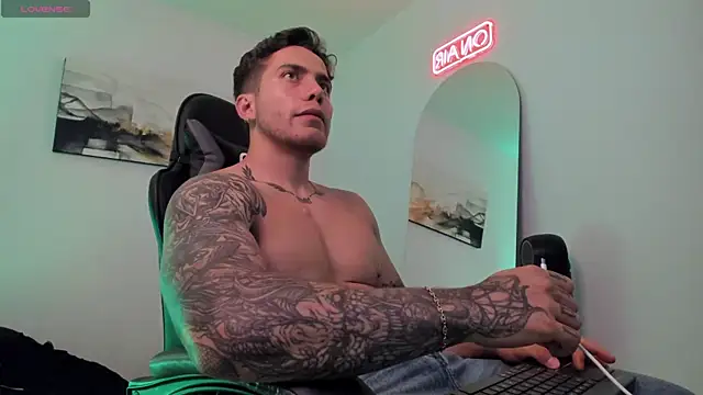 Snapshot of LucianSinclair chatting on 29, 1, 2025 LucianSinclair online show from 29, 1, 2025