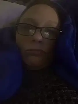 Snapshot of Everlyrose27 chatting on 4, 12, 2024 Everlyrose27 online show from 4, 12, 2024