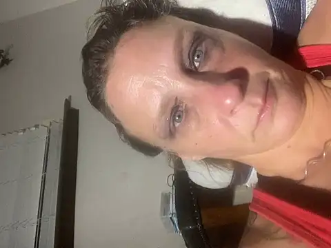 Snapshot of Everlyrose27 chatting on 8, 12, 2024 Everlyrose27 online show from 8, 12, 2024