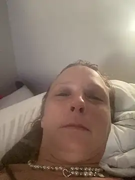 Snapshot of Everlyrose27 chatting on 17, 12, 2024 Everlyrose27 online show from 17, 12, 2024