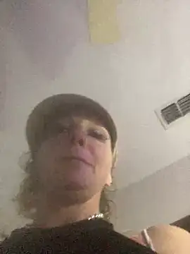 Snapshot of Everlyrose27 chatting on 21, 12, 2024 Everlyrose27 online show from 21, 12, 2024