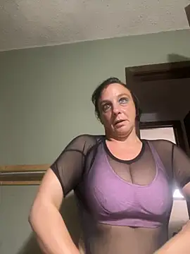 Snapshot of Everlyrose27 chatting on 8, 10, 2025 Everlyrose27 online show from 8, 10, 2025