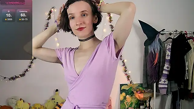 Snapshot of Violet_Veliya chatting on 25, 10, 2025 Violet Veliya online show from 25, 10, 2025