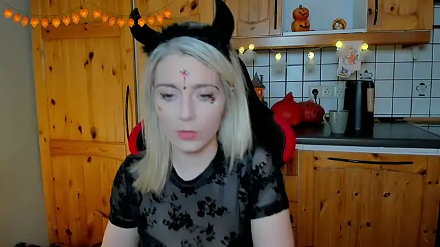 Lisaonthemoon online show from 26, 10, 2025