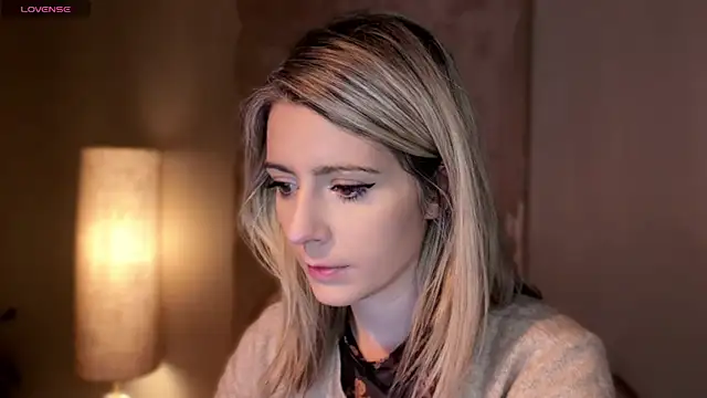 Lisaonthemoon online show from 5, 4, 2026