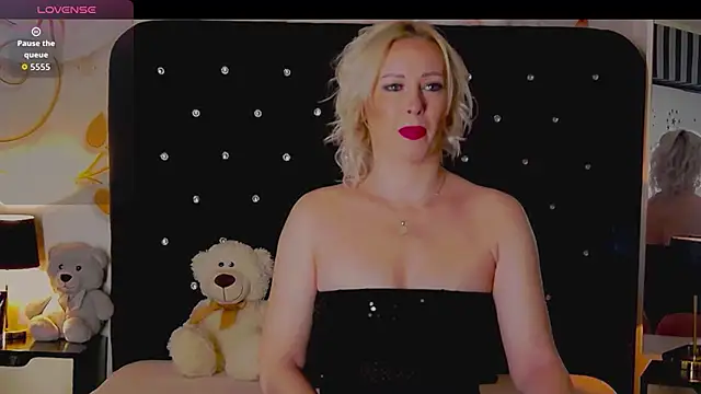 Snapshot of OliviaShaw23 chatting on 12, 1, 2026 OliviaShaw23 online show from 12, 1, 2026