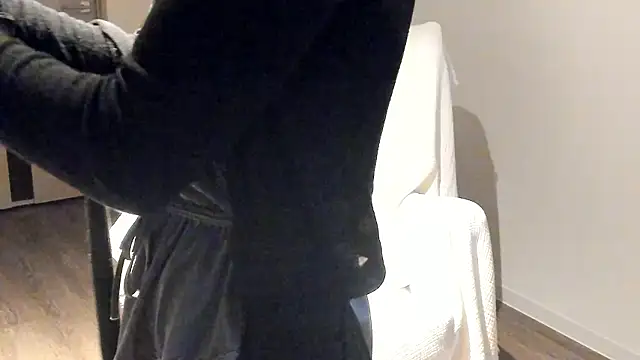 Lily 0000 online show from 10, 2, 2026