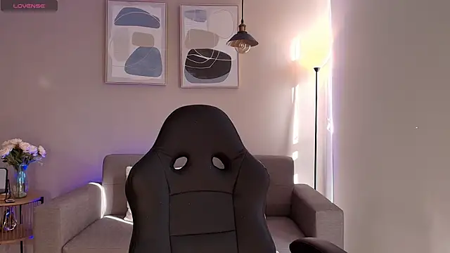 Snapshot of MirandaShaw chatting on 19, 9, 2025 MirandaShaw online show from 19, 9, 2025