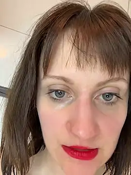 victoirenextdoor online show from 4, 3, 2025