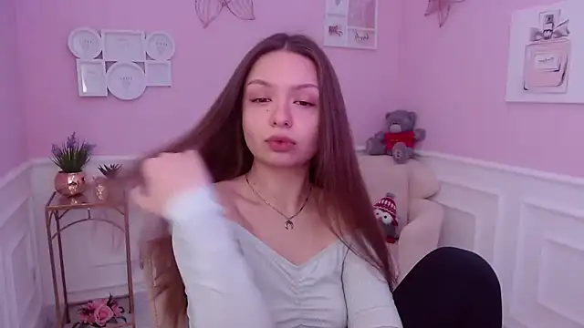 Snapshot of LucySkilar chatting on 4, 2, 2025 LucySkilar online show from 4, 2, 2025