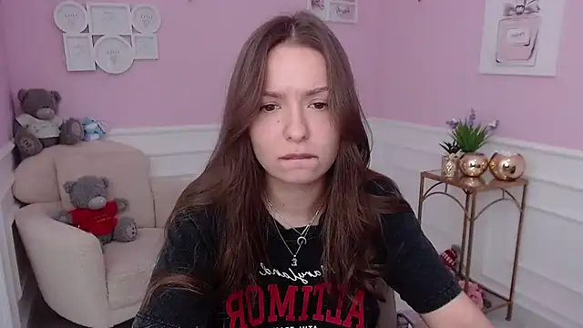 Snapshot of LucySkilar chatting on 25, 9, 2025 LucySkilar online show from 25, 9, 2025