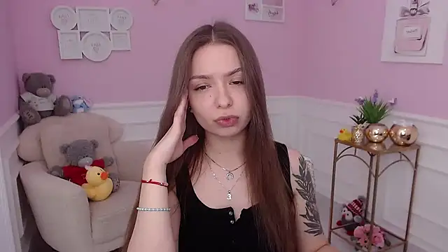 Snapshot of LucySkilar chatting on 28, 9, 2025 LucySkilar online show from 28, 9, 2025