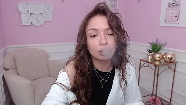 Snapshot of LucySkilar chatting on 5, 10, 2025 LucySkilar online show from 5, 10, 2025