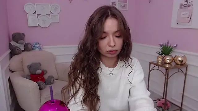 Snapshot of LucySkilar chatting on 12, 10, 2025 LucySkilar online show from 12, 10, 2025