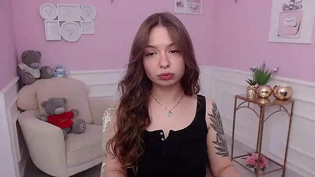 Snapshot of LucySkilar chatting on 20, 10, 2025 LucySkilar online show from 20, 10, 2025