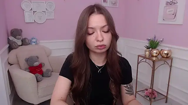 Snapshot of LucySkilar chatting on 21, 10, 2025 LucySkilar online show from 21, 10, 2025