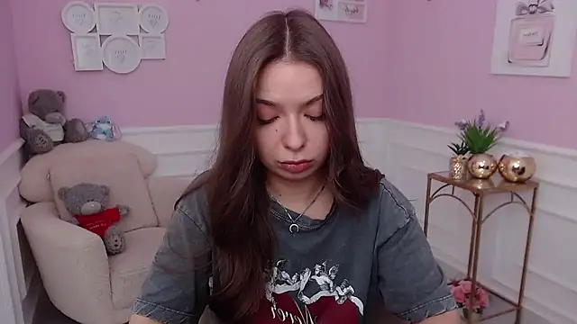 Snapshot of LucySkilar chatting on 23, 10, 2025 LucySkilar online show from 23, 10, 2025