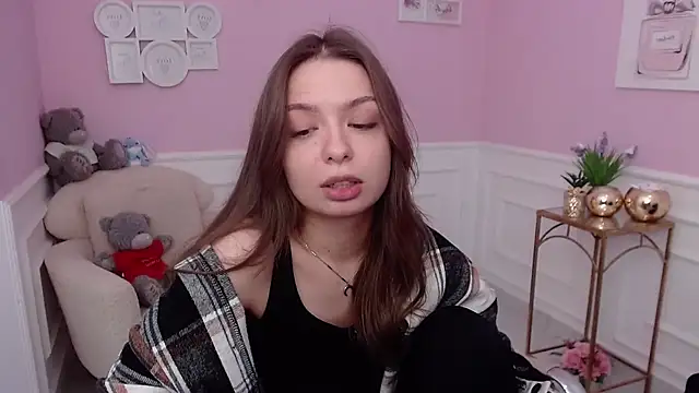 Snapshot of LucySkilar chatting on 24, 10, 2025 LucySkilar online show from 24, 10, 2025