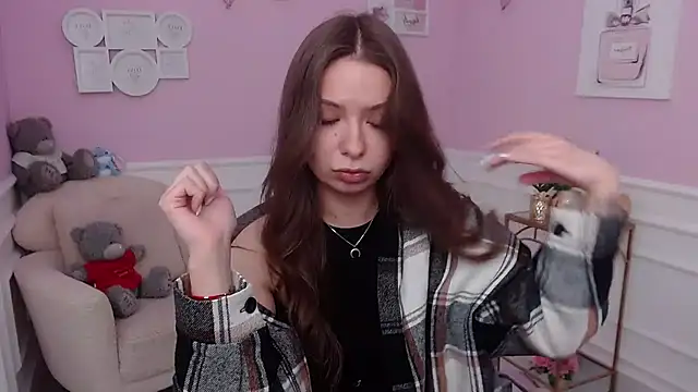 Snapshot of LucySkilar chatting on 28, 10, 2025 LucySkilar online show from 28, 10, 2025