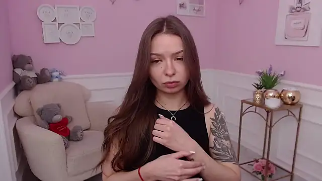 Snapshot of LucySkilar chatting on 18, 11, 2025 LucySkilar online show from 18, 11, 2025