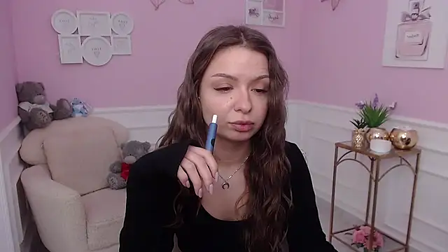 Snapshot of LucySkilar chatting on 25, 11, 2025 LucySkilar online show from 25, 11, 2025