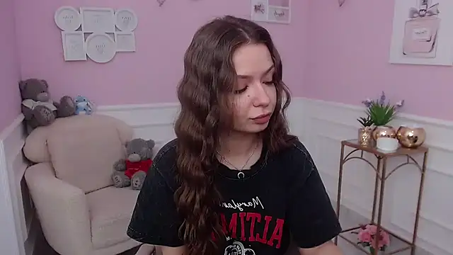 Snapshot of LucySkilar chatting on 27, 11, 2025 LucySkilar online show from 27, 11, 2025