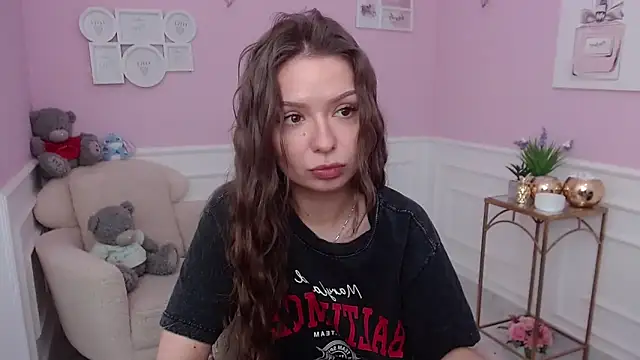 Snapshot of LucySkilar chatting on 28, 11, 2025 LucySkilar online show from 28, 11, 2025