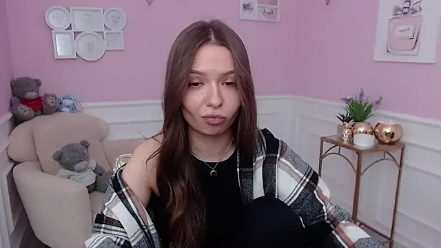 Snapshot of LucySkilar chatting on 15, 12, 2025 LucySkilar online show from 15, 12, 2025