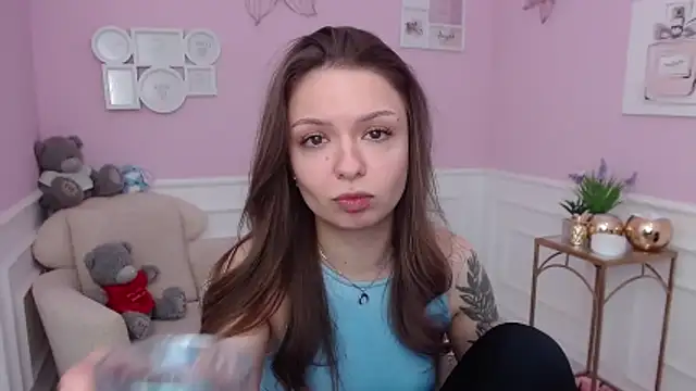 Snapshot of LucySkilar chatting on 23, 12, 2025 LucySkilar online show from 23, 12, 2025