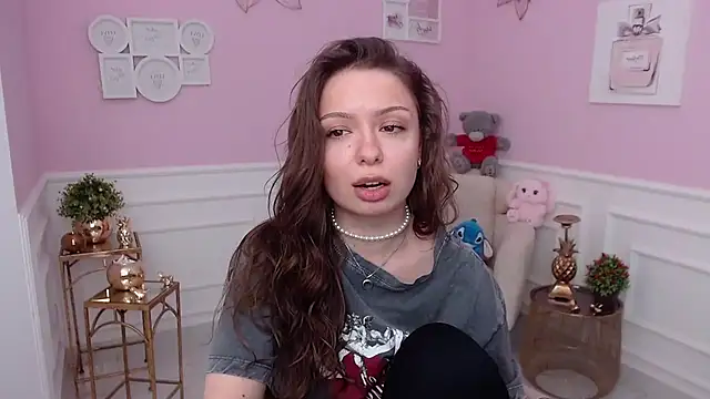 Snapshot of LucySkilar chatting on 3, 2, 2026 LucySkilar online show from 3, 2, 2026