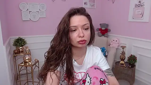 Snapshot of LucySkilar chatting on 5, 2, 2026 LucySkilar online show from 5, 2, 2026