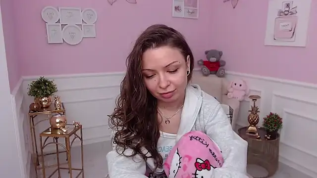 Snapshot of LucySkilar chatting on 6, 2, 2026 LucySkilar online show from 6, 2, 2026