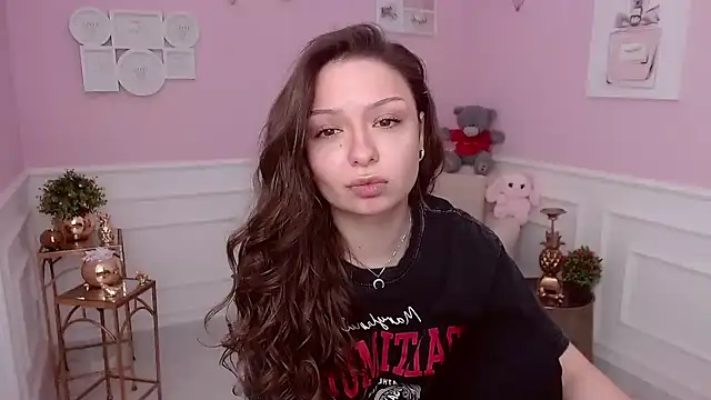 Snapshot of LucySkilar chatting on 5, 3, 2026 LucySkilar online show from 5, 3, 2026