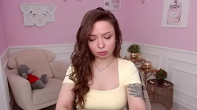 Snapshot of LucySkilar chatting on 2, 4, 2026 LucySkilar online show from 2, 4, 2026