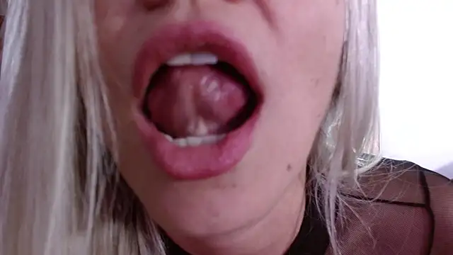 nicole valencia  online show from 15, 9, 2025