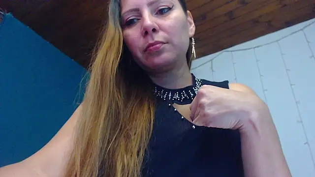 Snapshot of camila_delarosa chatting on 1, 2, 2025 camila delarosa online show from 1, 2, 2025