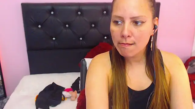 Snapshot of camila_delarosa chatting on 25, 2, 2025 camila delarosa online show from 25, 2, 2025