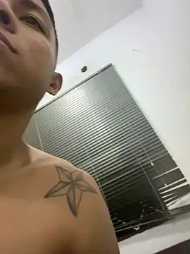 Snapshot of aalan_foxter chatting on 24, 12, 2024 aalan foxter online show from 24, 12, 2024