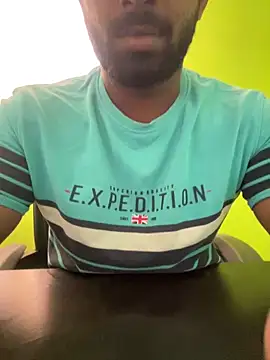 Handsomehunk 4U online show from 6, 3, 2025