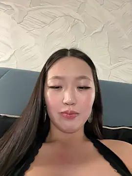 Snapshot of Aiko_Yumi chatting on 5, 2, 2025 Aiko Yumi online show from 5, 2, 2025