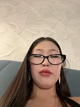 Snapshot of Aiko_Yumi chatting on 5, 3, 2025 Aiko Yumi online show from 5, 3, 2025