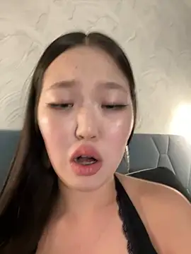 Snapshot of Aiko_Yumi chatting on 9, 3, 2025 Aiko Yumi online show from 9, 3, 2025