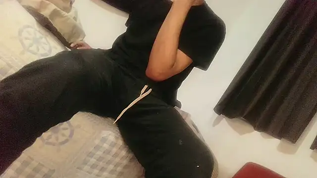 Snapshot of UncutToyBoy23cm chatting on 11, 11, 2025 UncutToyBoy23cm online show from 11, 11, 2025