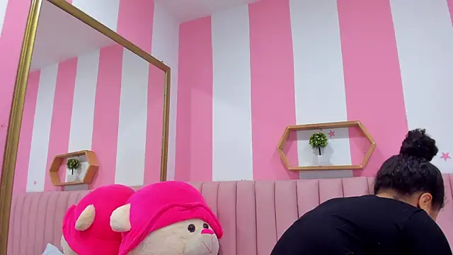 ISABELLA 020 online show from 12, 9, 2025