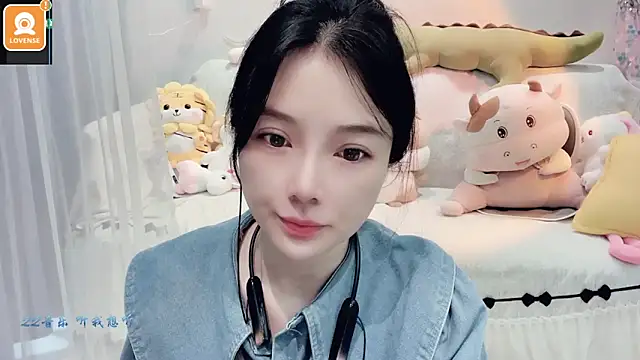 Snapshot of AKiKi711 chatting on 7, 10, 2025 AKiKi711 online show from 7, 10, 2025