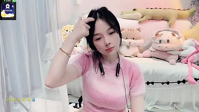 Snapshot of AKiKi711 chatting on 8, 10, 2025 AKiKi711 online show from 8, 10, 2025