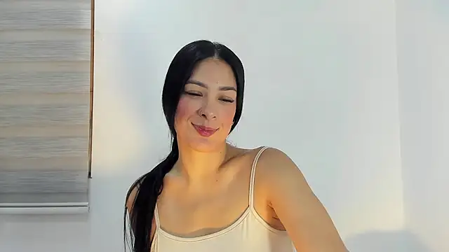 bella hadid1  online show from 21, 3, 2026