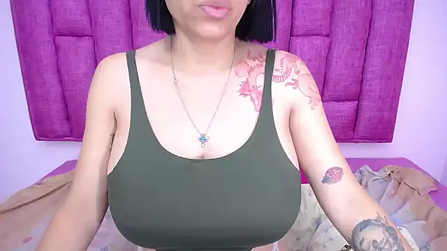 Snapshot of LindaKardi chatting on 16, 9, 2025 LindaKardi online show from 16, 9, 2025