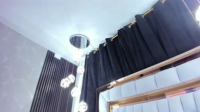 Snapshot of SarayRoyse chatting on 5, 10, 2025 SarayRoyse online show from 5, 10, 2025