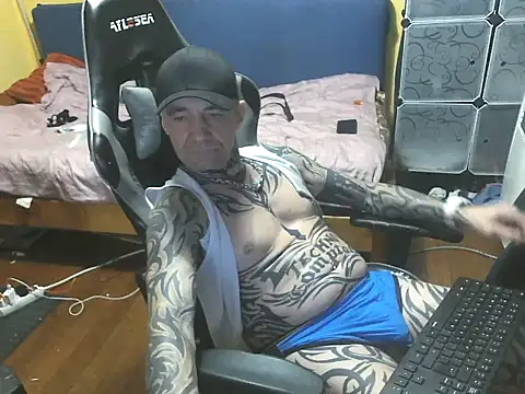 Snapshot of Tomi18cmm2 chatting on 2, 11, 2025 Tomi18cmm2 online show from 2, 11, 2025